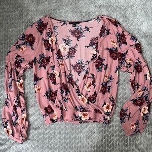 American Eagle Rose colored floral blouse size M